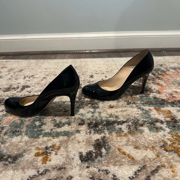 LK Bennett black patent leather round toe pumps - Picture 3 of 5